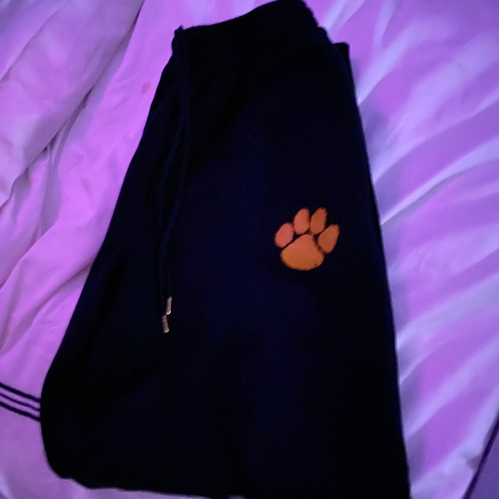 black sweatpants